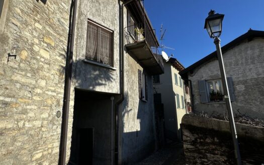 Carate Urio Ref: 5438